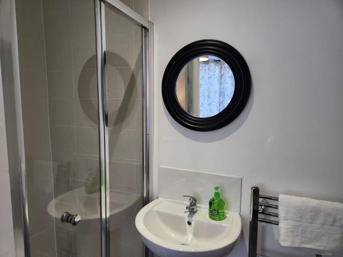 White House Ensuite Double Bedroom Warrington  Eksteriør bilde